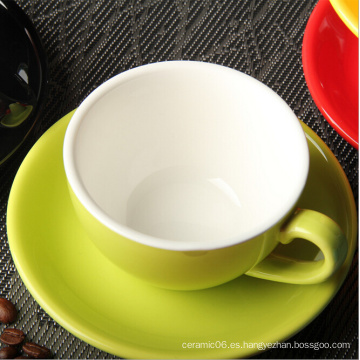 Haonai taza de café de cerámica del esmalte colorido de la venta caliente 230ml y platillo